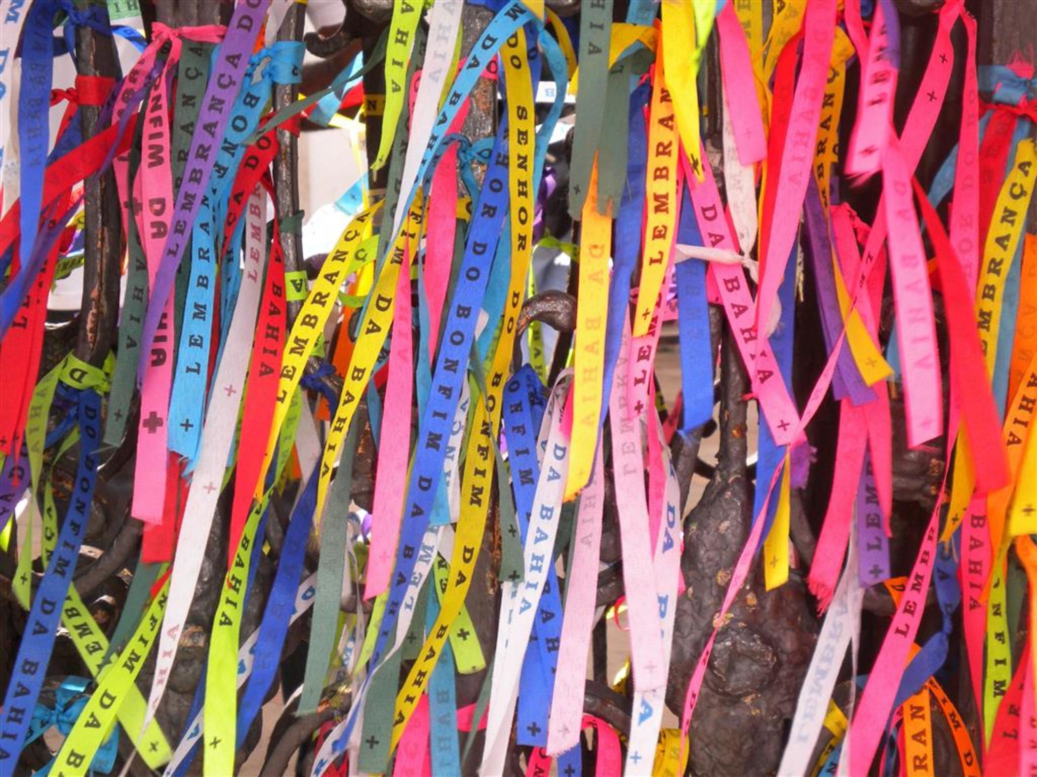 วิช โฮเต็ล ดา บาเอีย Hotel ซัลวาดอร์ ภายนอก รูปภาพ Wristbands at a music festival