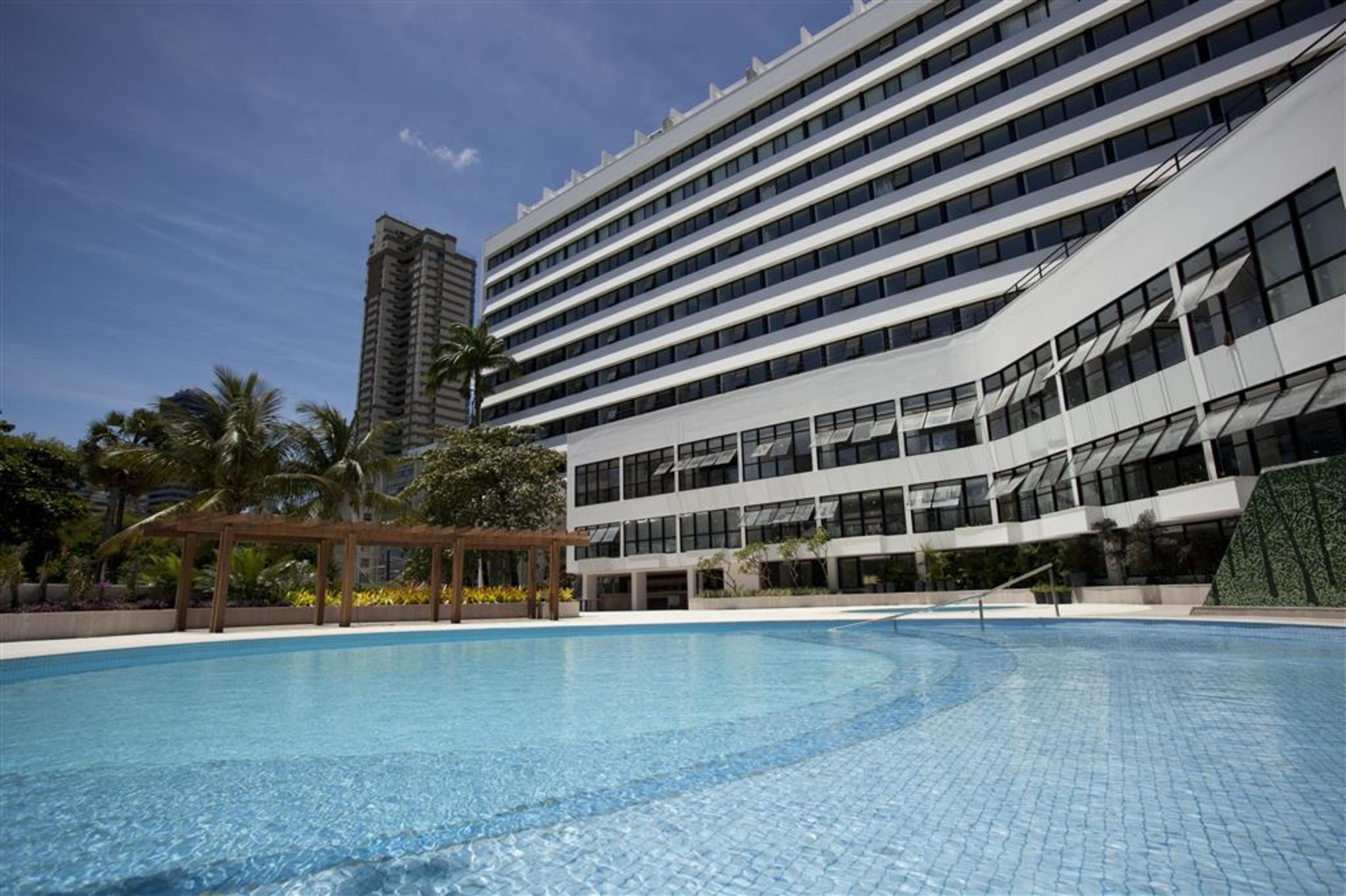 วิช โฮเต็ล ดา บาเอีย Hotel ซัลวาดอร์ ภายนอก รูปภาพ The hotel's swimming pool